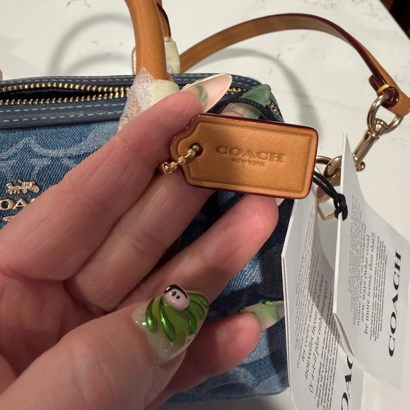 🦋New! Coach! - Picture 10 of 17